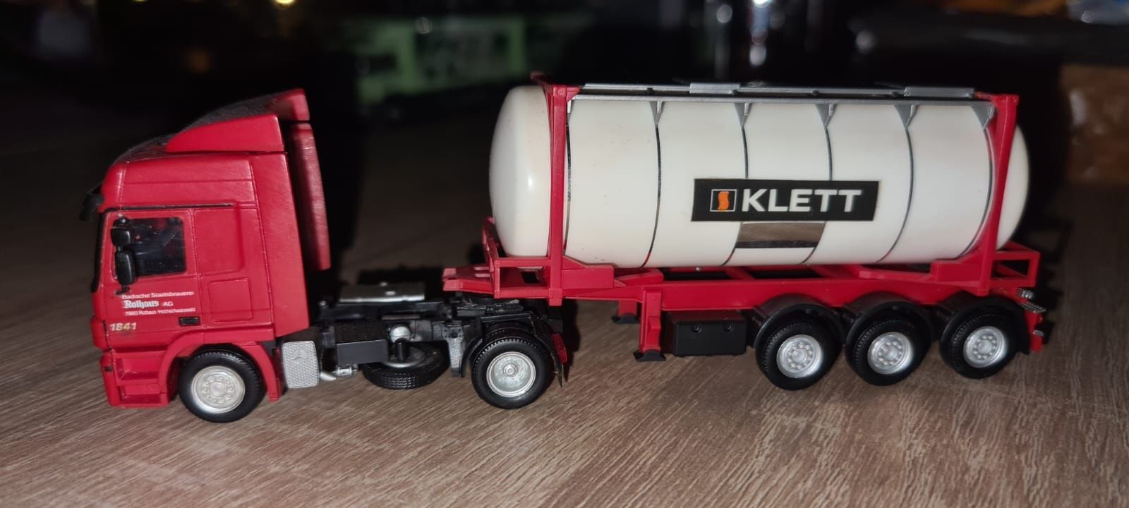 Model Mercedes Actros cysterna kontenerowa 1:87