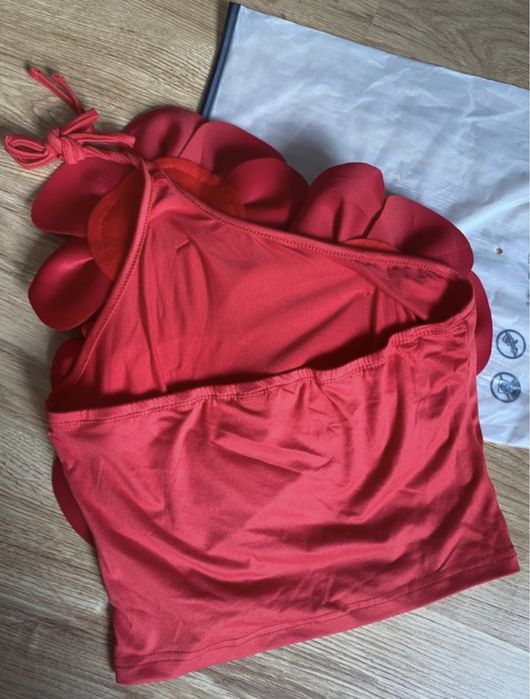 Top bluzka czerwona kwiaty okazja