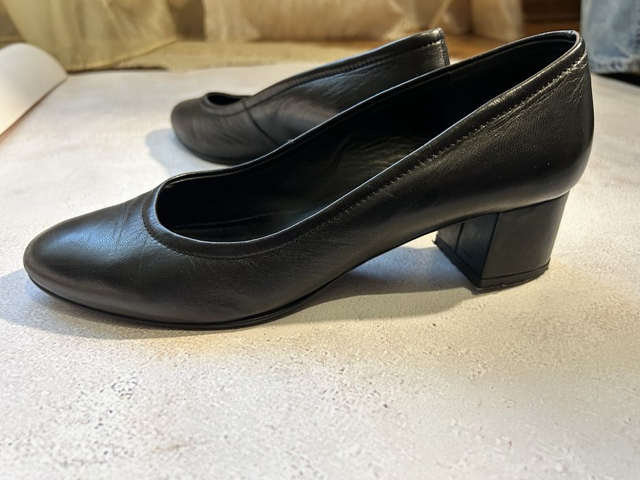 Туфлі жіночі шкіряні чорні 37.5