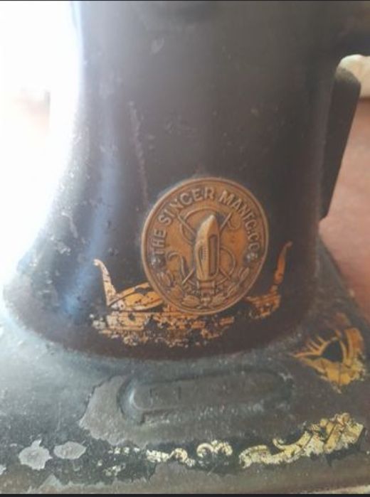 Продам швейную машинку Singer