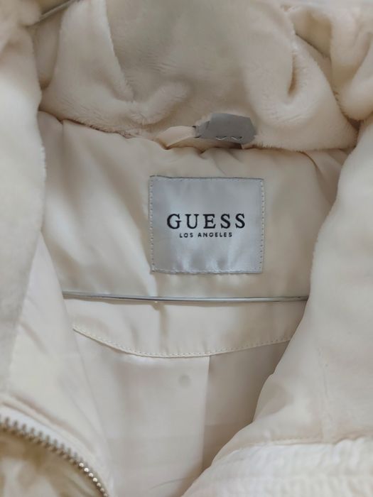 Куртка колір авторів Guess