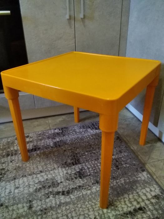 Продам дитячий стол i стiльчик стан нового