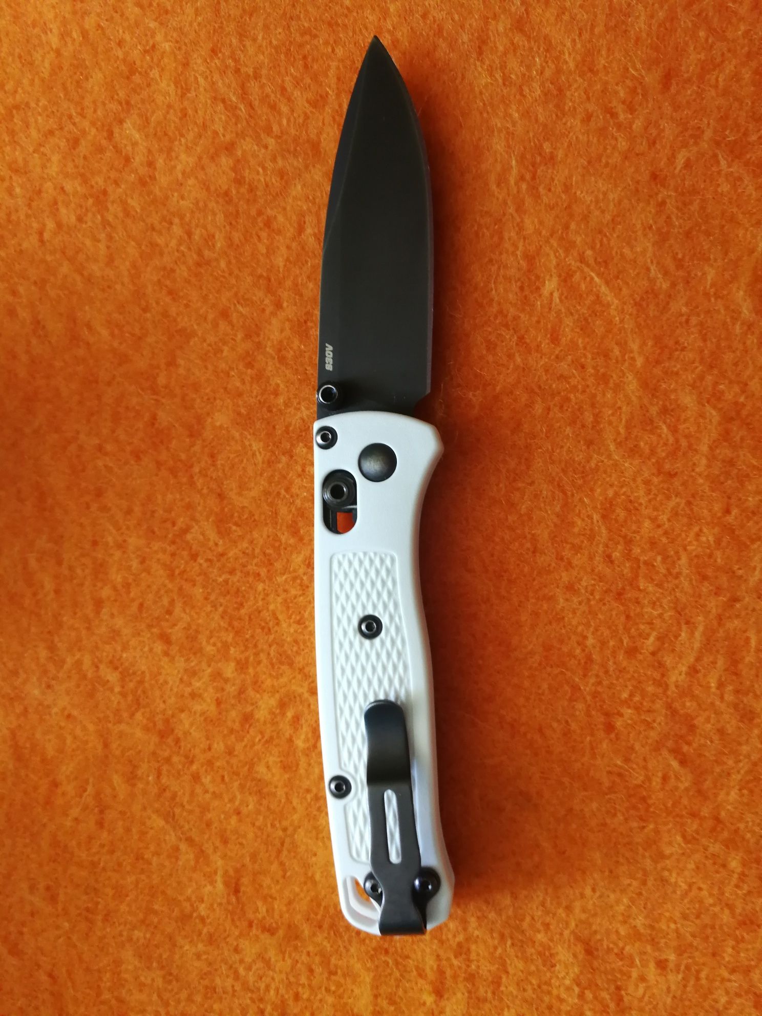 Nóż Benchmade Mini Bugout biały czarny USA EDC kolba survival Morakniv
