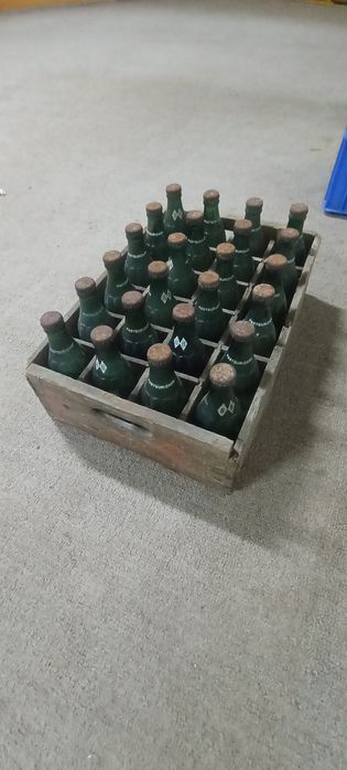 Grade de madeira antiga dos Refrigerantes BB completa