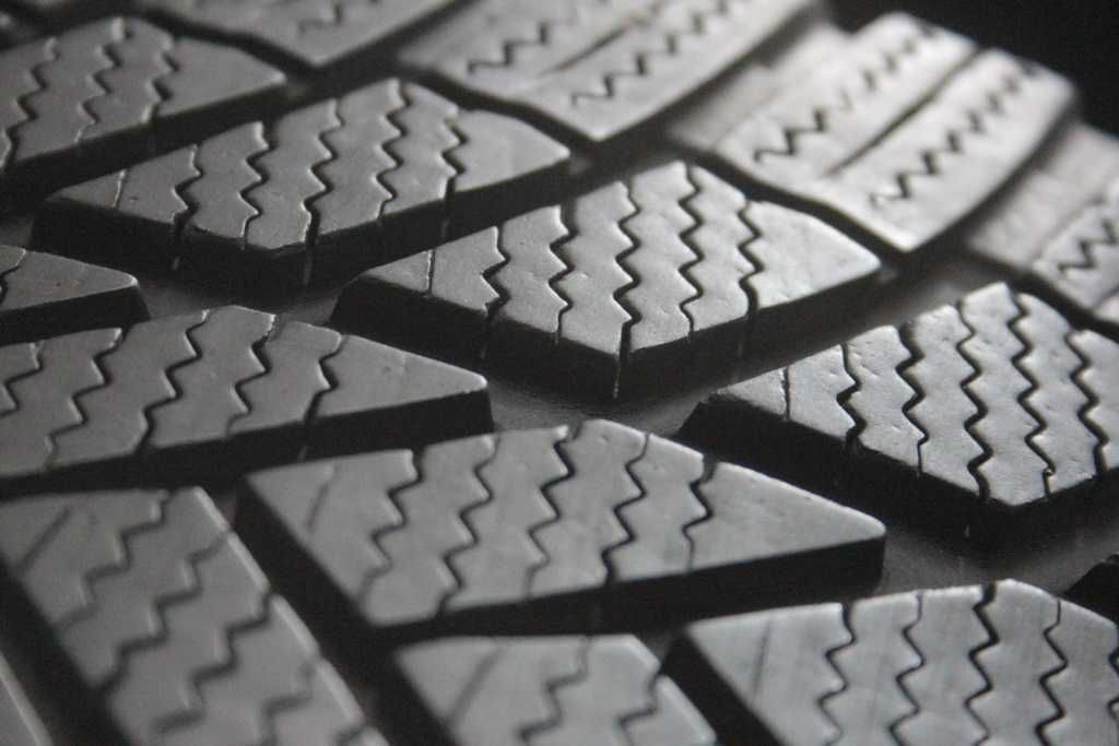 245/45/18 Bridgestone Blizzak LM005 245/45 R18 100V XL