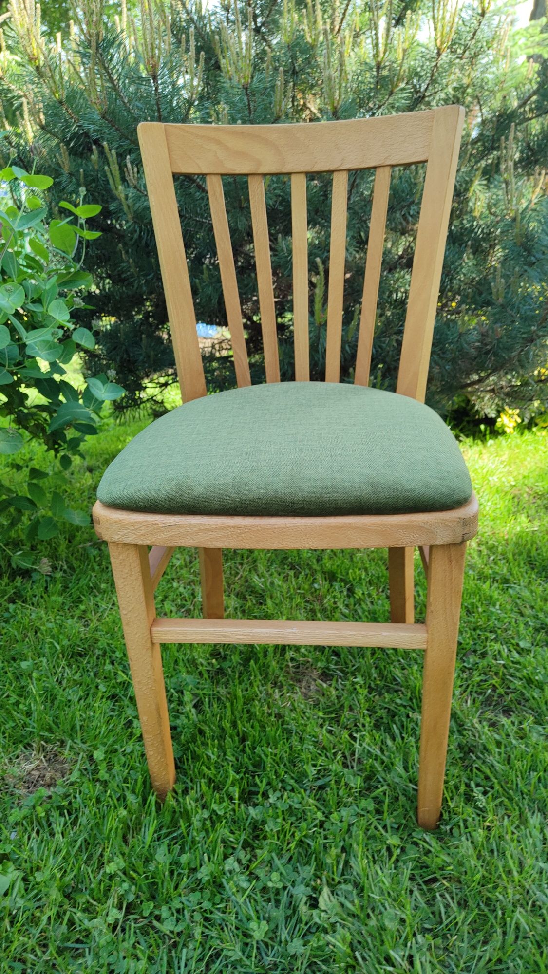 Krzesła PRL, odnowione krzesła PRL