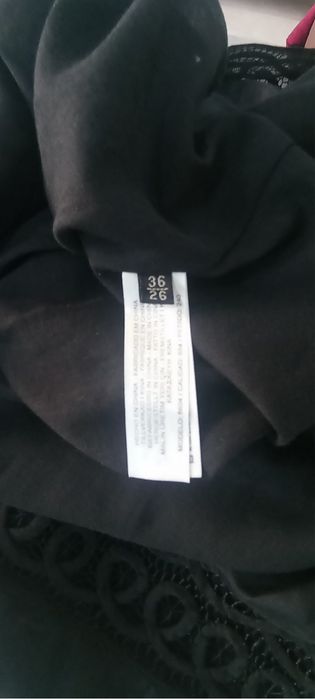 Vestido festa Limited Edition da Massimo Dutti com encaixes em renda.