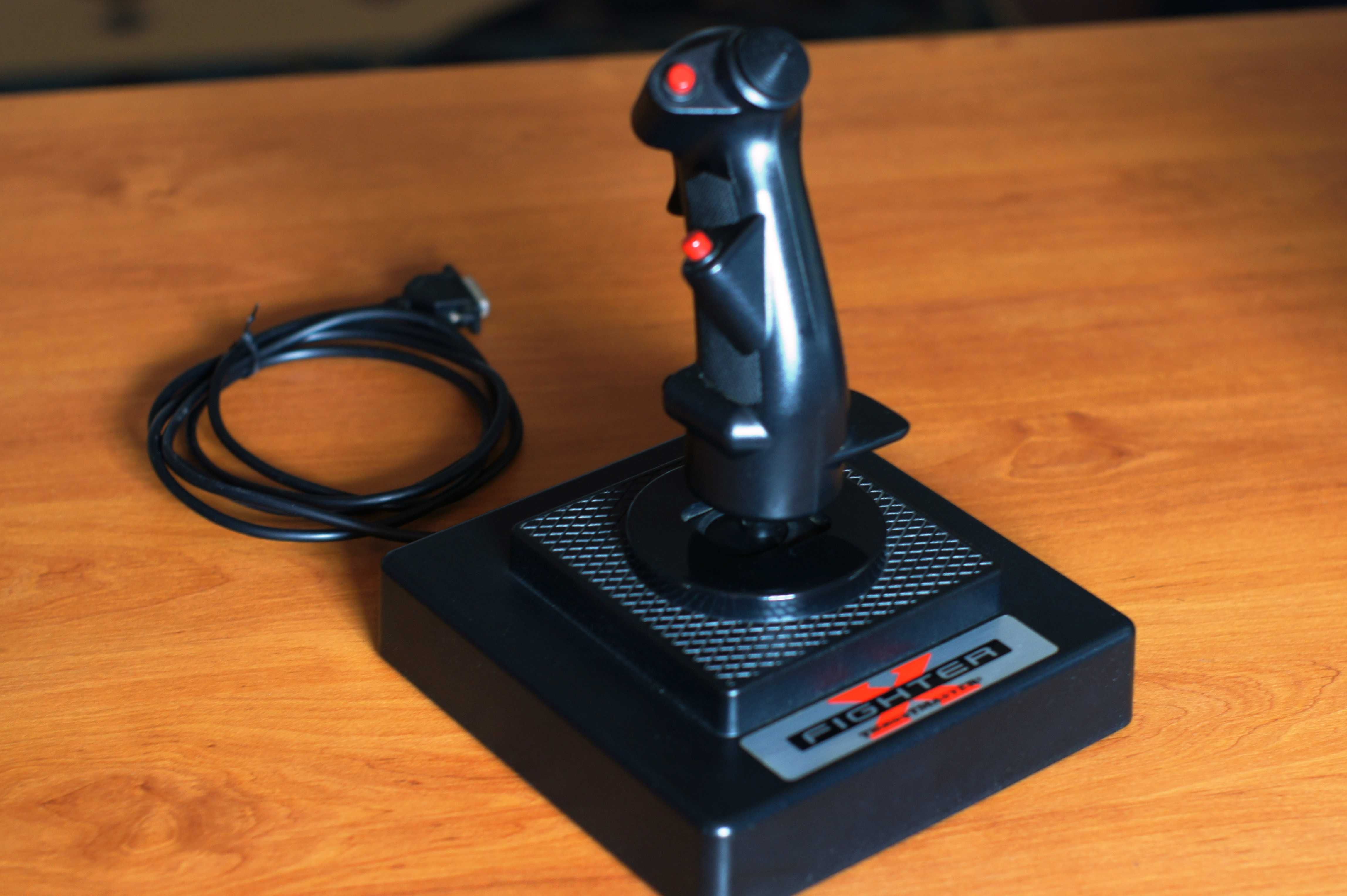 Joystick Thrustmaster Fighter X