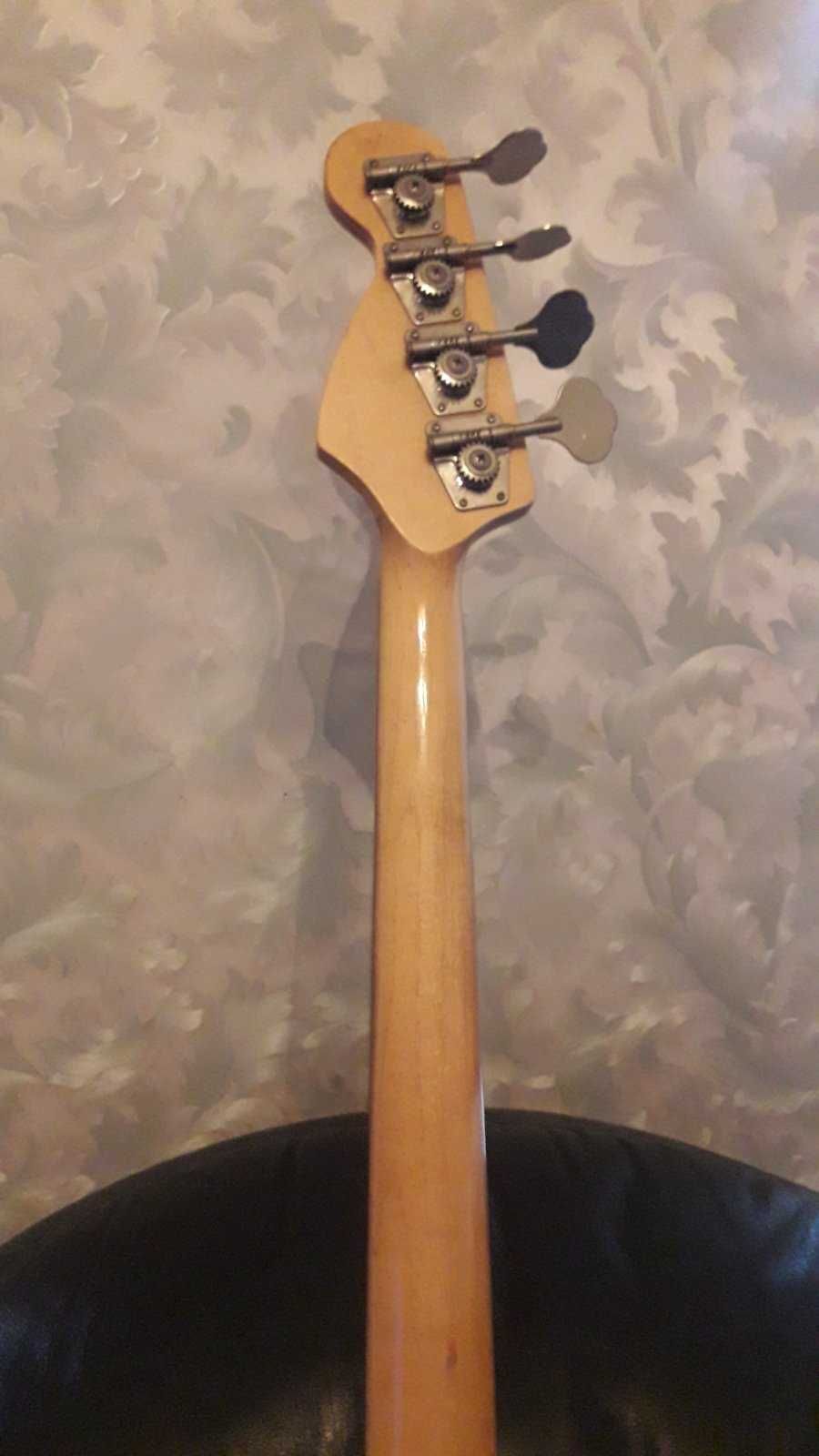 Продам   FENDER PRECISION BASS польской работы.