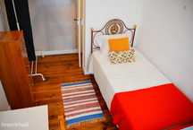 734847 - Quarto com cama de solteiro em...
