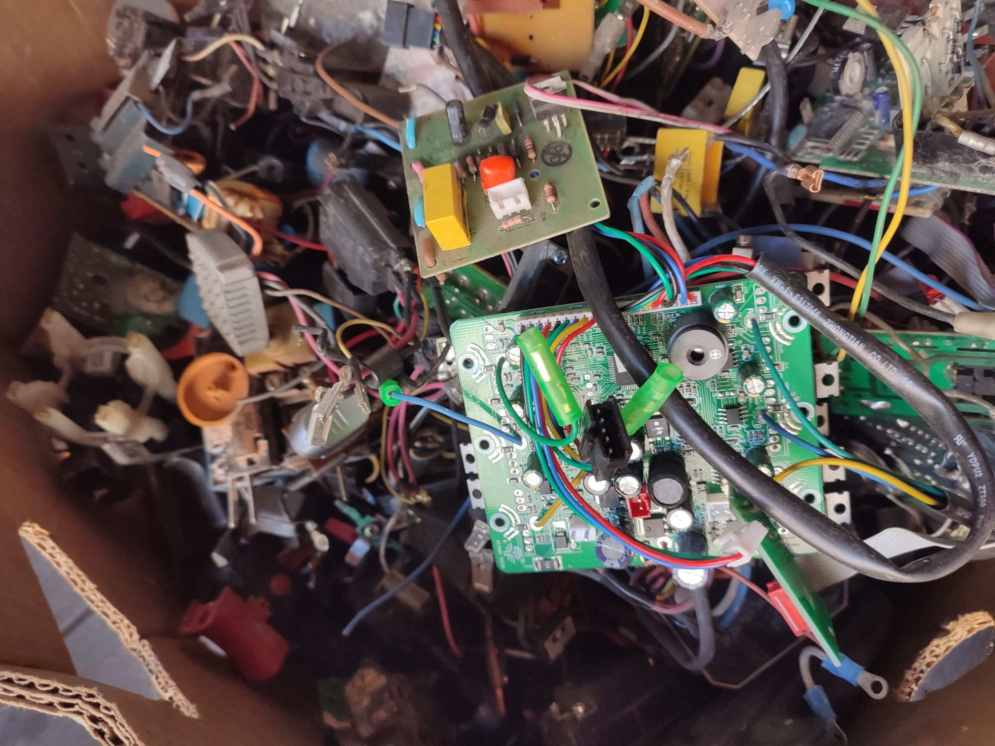 Stara elektronika płytki włączniki złom PRL UNITRA Radmor