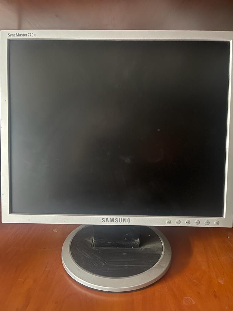 Monitor 15 cali LG Samsung Philips