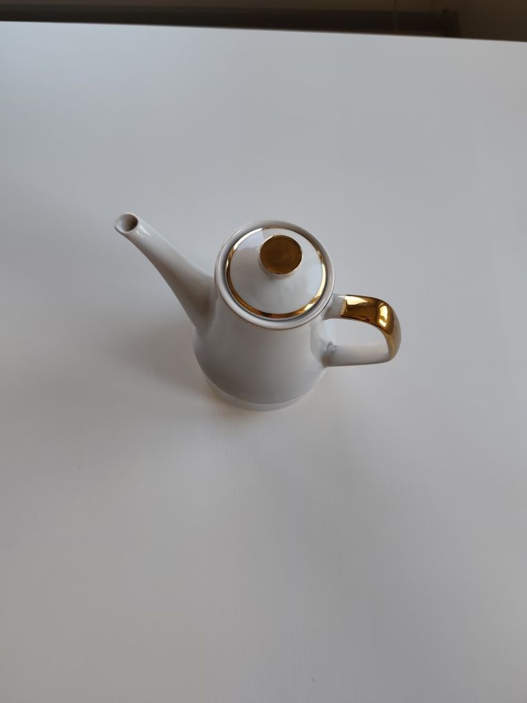 Porcelanowy dzbanek, Chodzież Roman