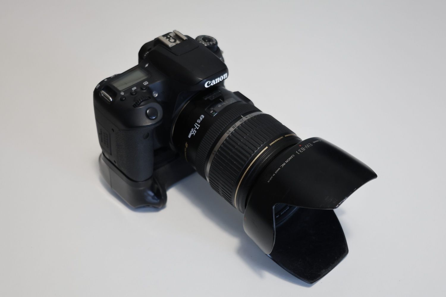 Canon 77D + Canon 17-55 2.8 IS USM + Grip