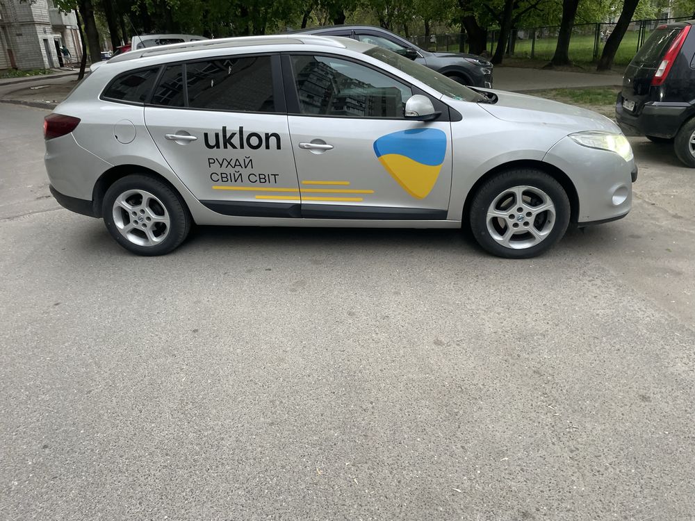 Робота в таксі на Renault Megane 3 -Львів