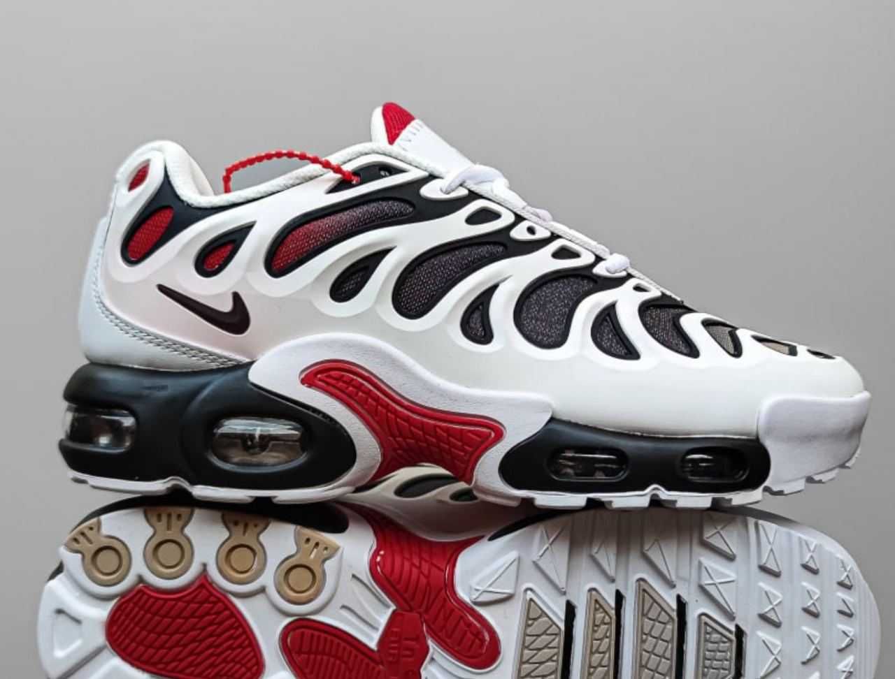 Мужские кроссовки Nike Air Max TN Plus Drift найк аир макс тн дрифт