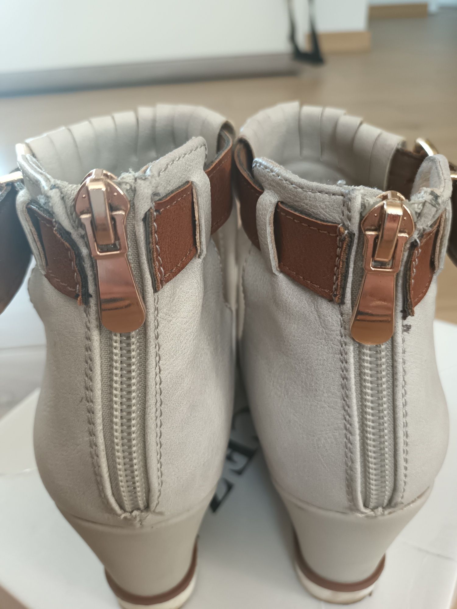 Buty na koturnie-36