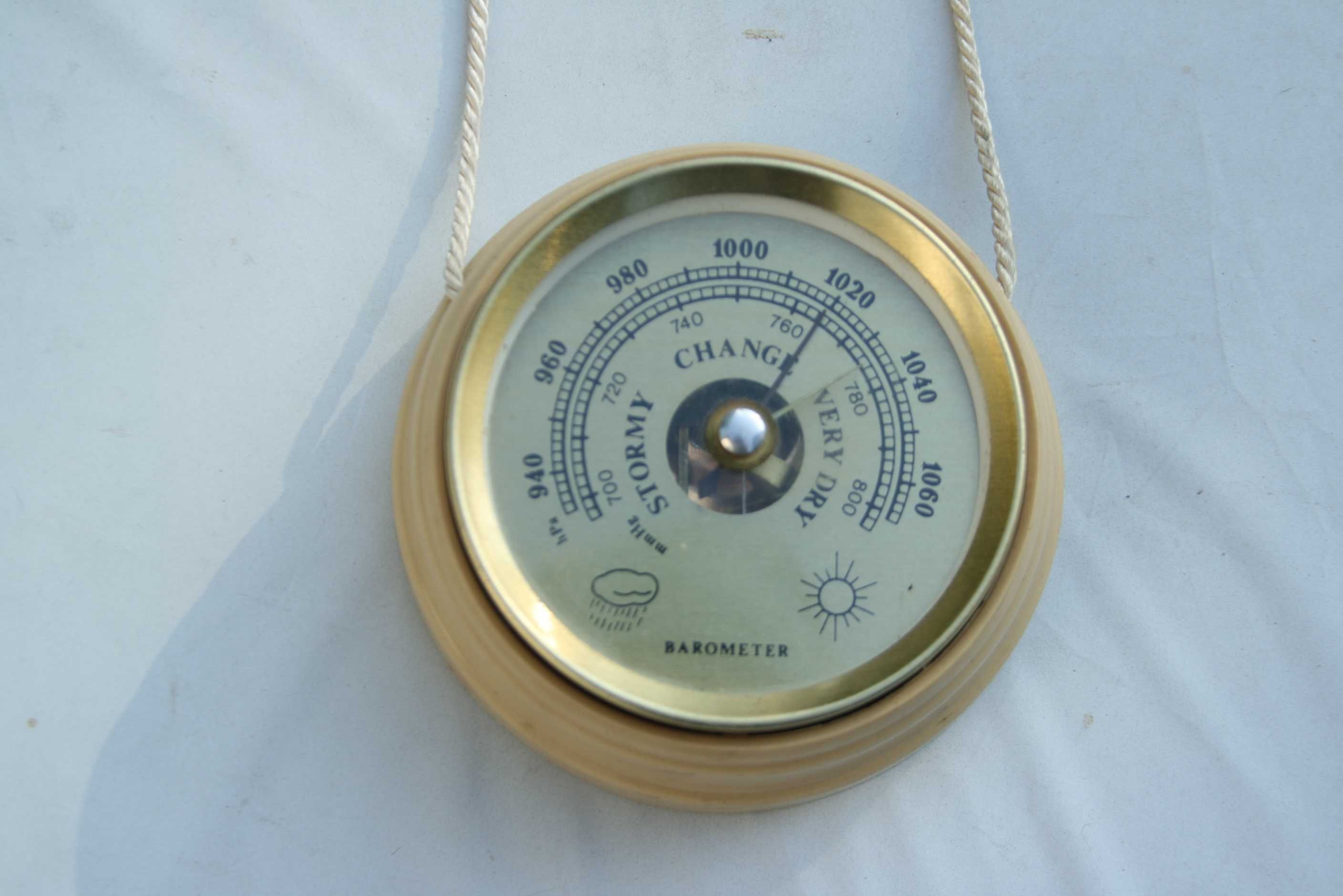 zabytkowy barometr na sznurku barometer vintage