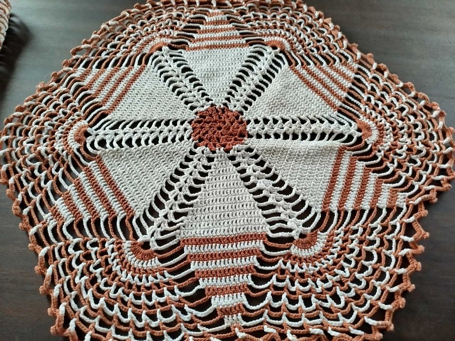 Conjunto de variospanos em crochê redondos