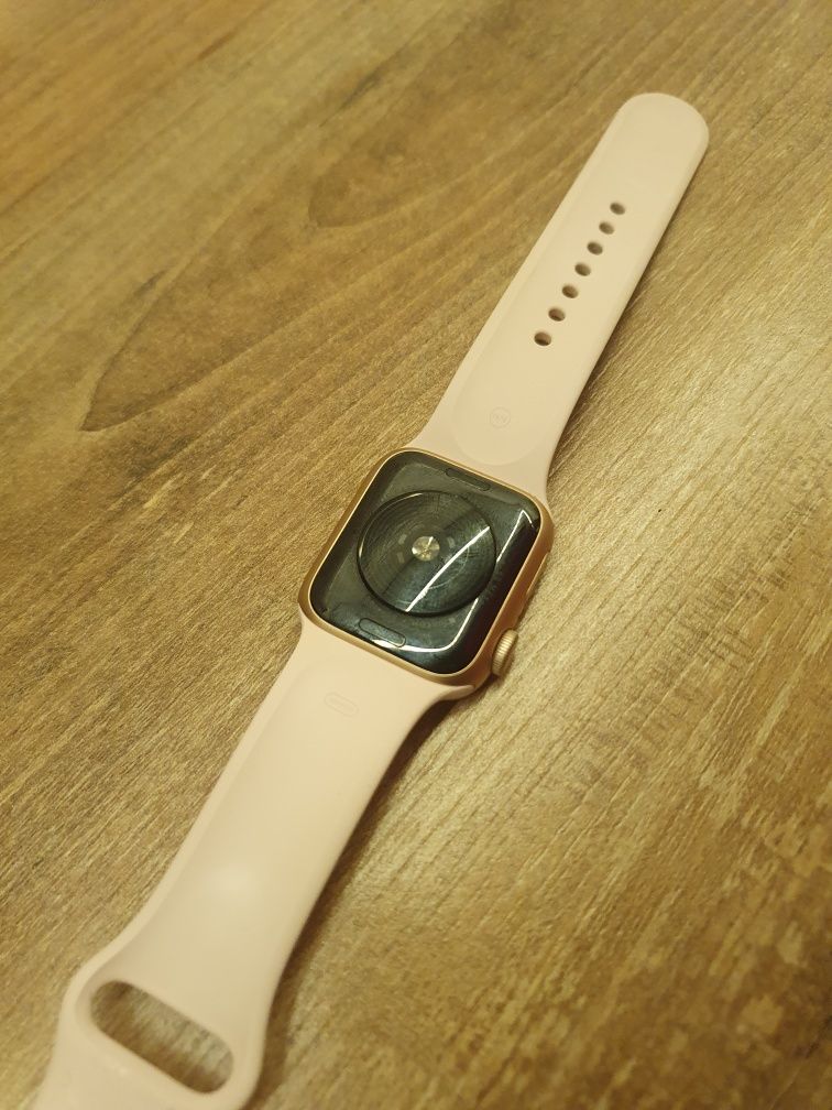 Apple Watch SE 38mm 2022 заблокированы