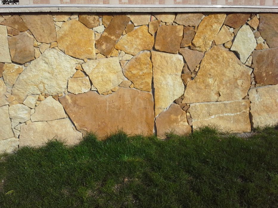Piaskowiec kamień naturalny łupany na ogrodzenie