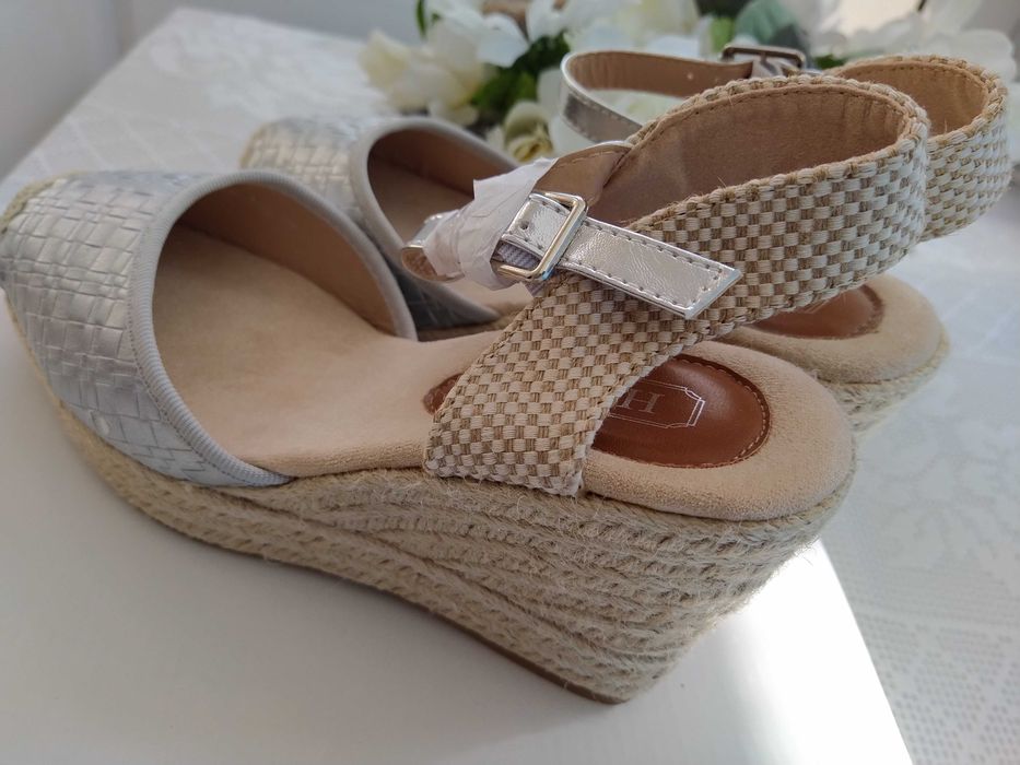 Sapatos cinzentos prateados - Número 37 - NOVOS!