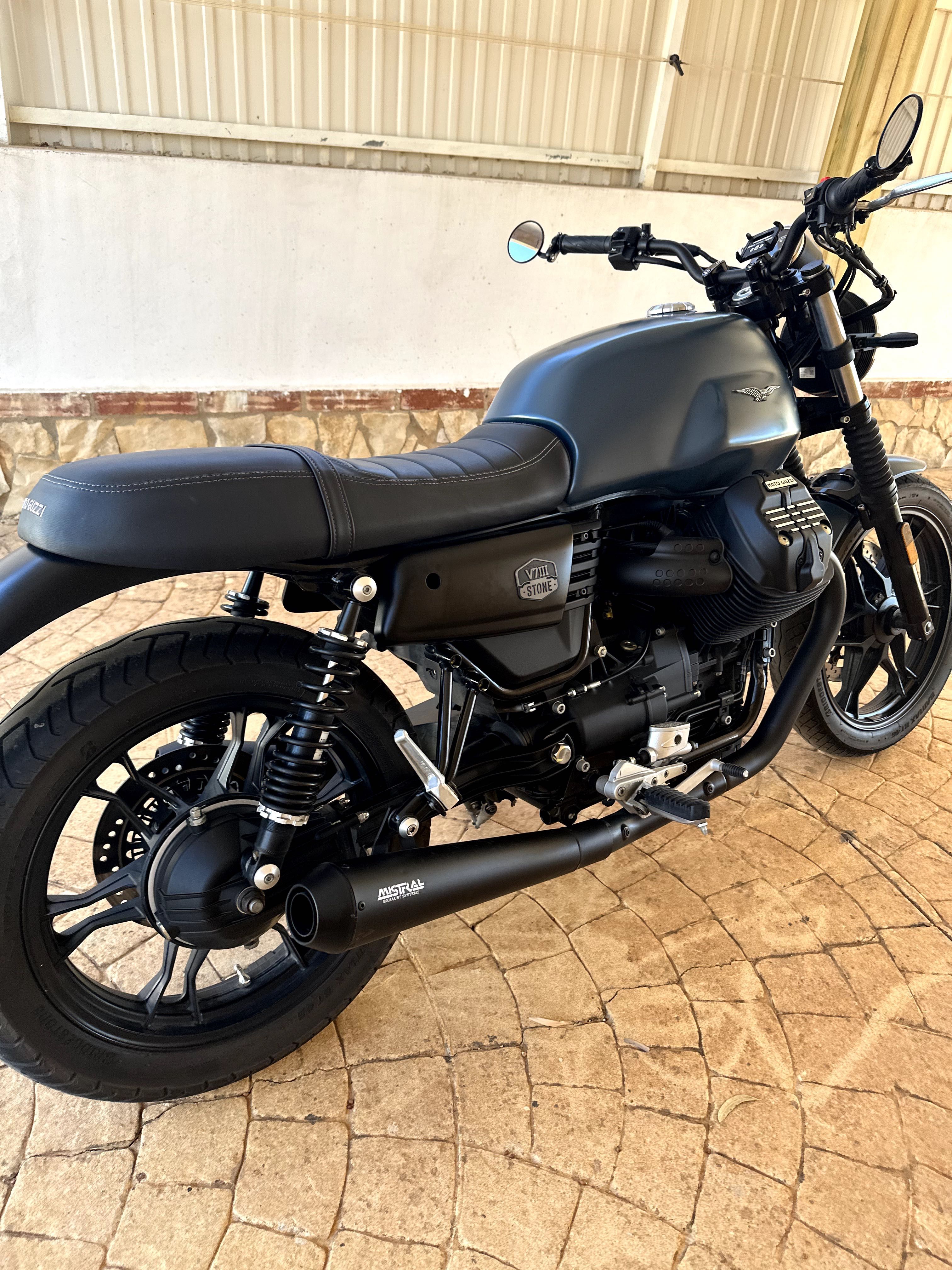 Moto Guzzi V7 III Stone 2021