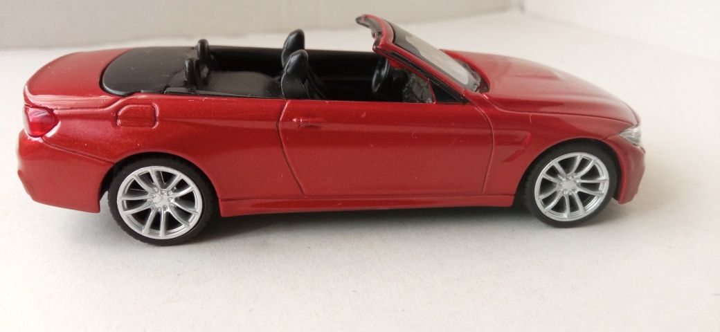 Cm toy BMW M4 cabrio model w skali 1/43