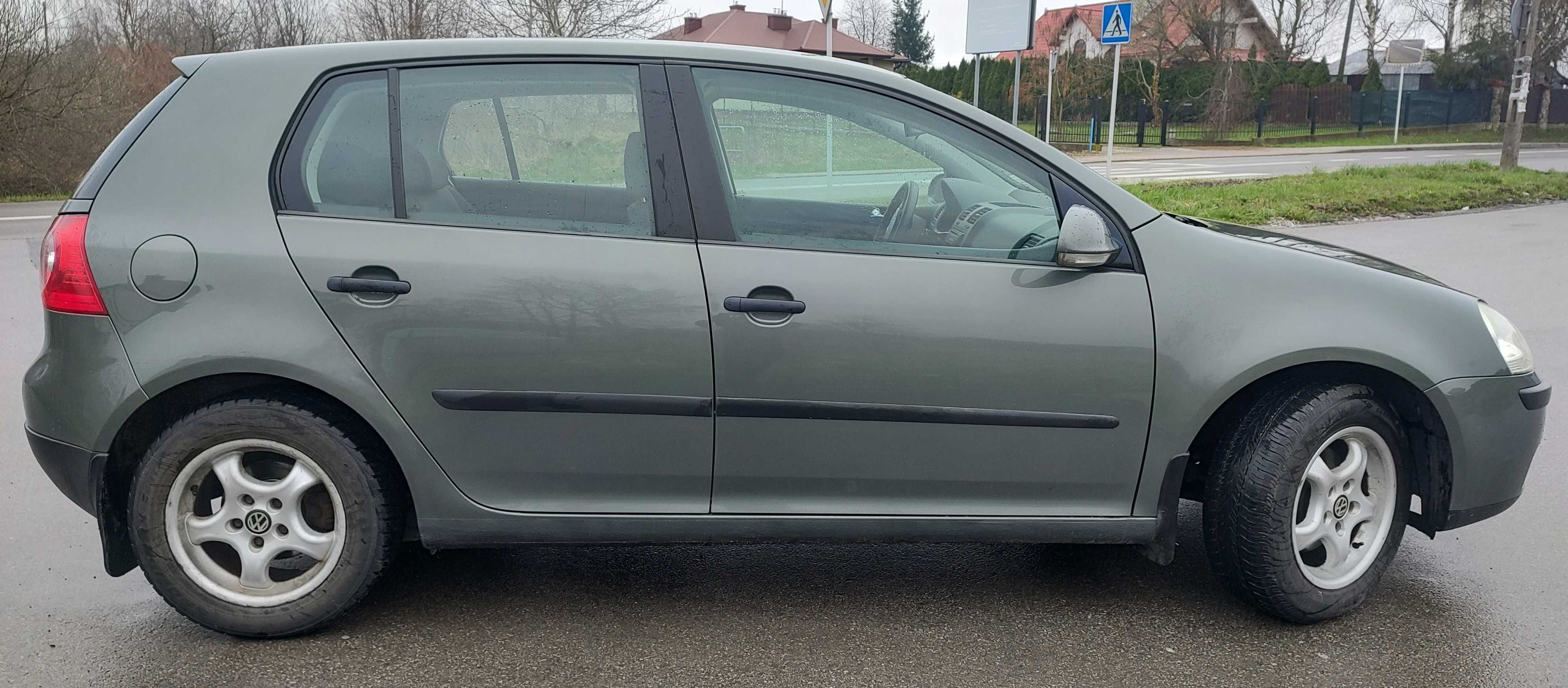 volksvagen golf 5 bez rdzy do jazdy  rok 2004 1,4 benzyna