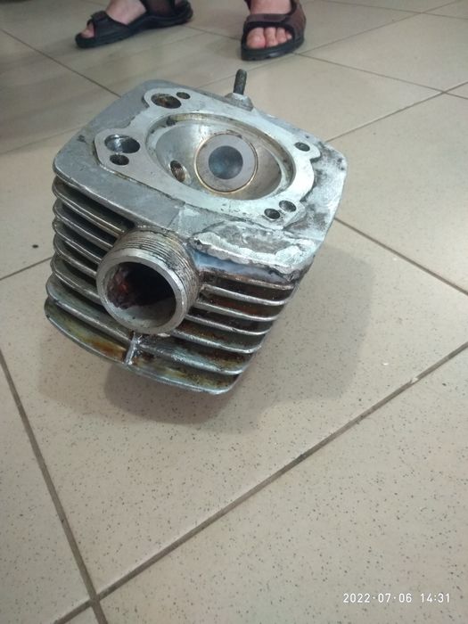 новая правая головкана МТ 11.Без коромысел 2500.С коромыслам2700