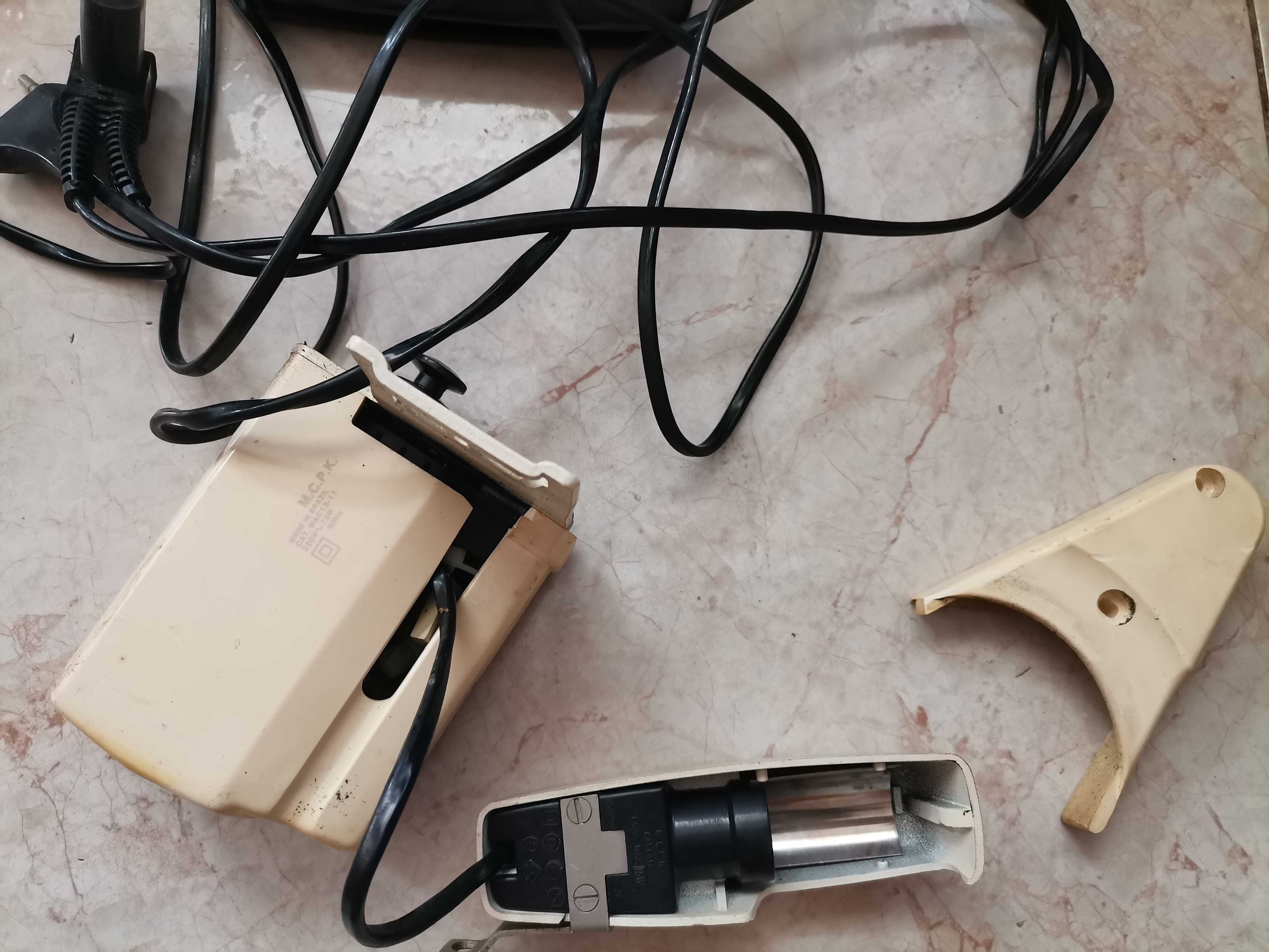 Motor elétrico e pedal para máquina de costura