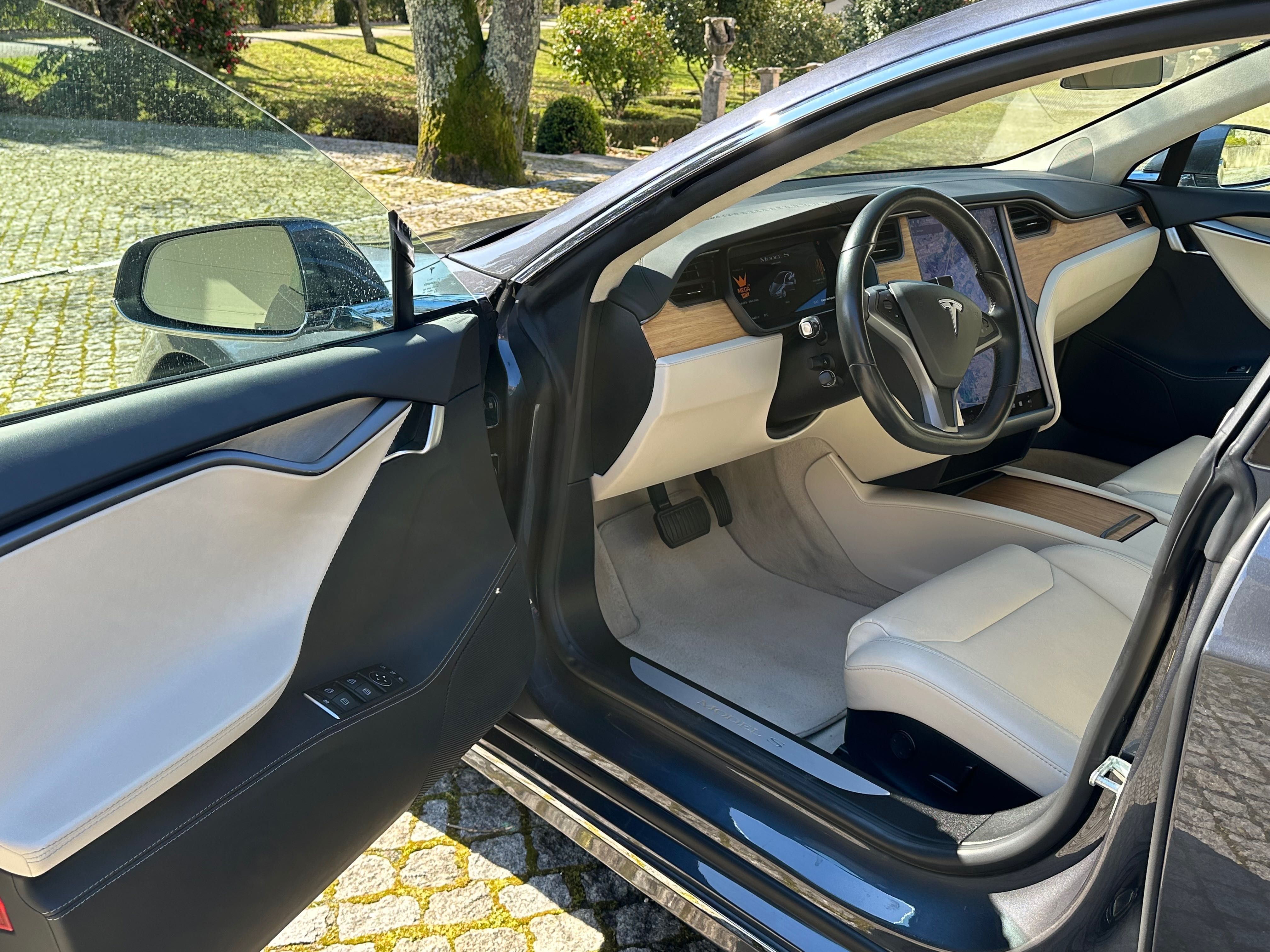 Tesla Model S Long Range com IVA dedutivel