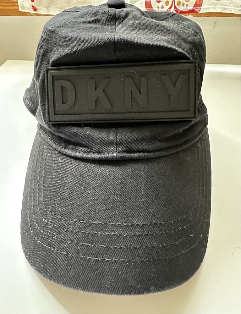 Czapka z daszkiem DKNY