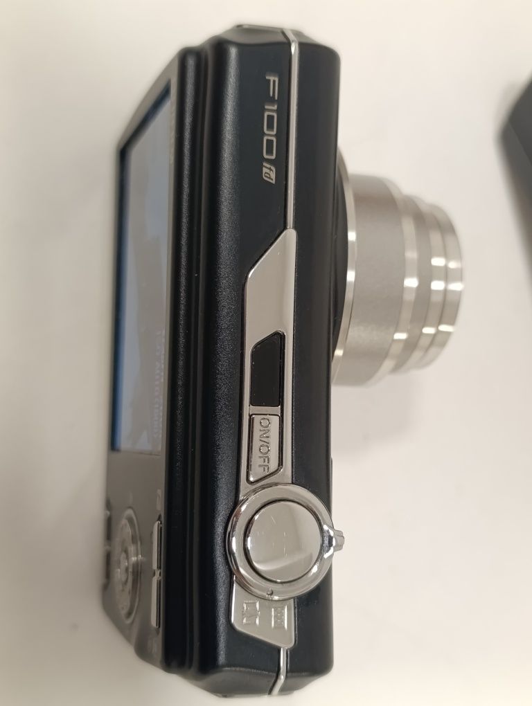 Aparat cyfrowy FujiFilm F100fd 12m x5 vintage retro SUPER CCD jak NOWY