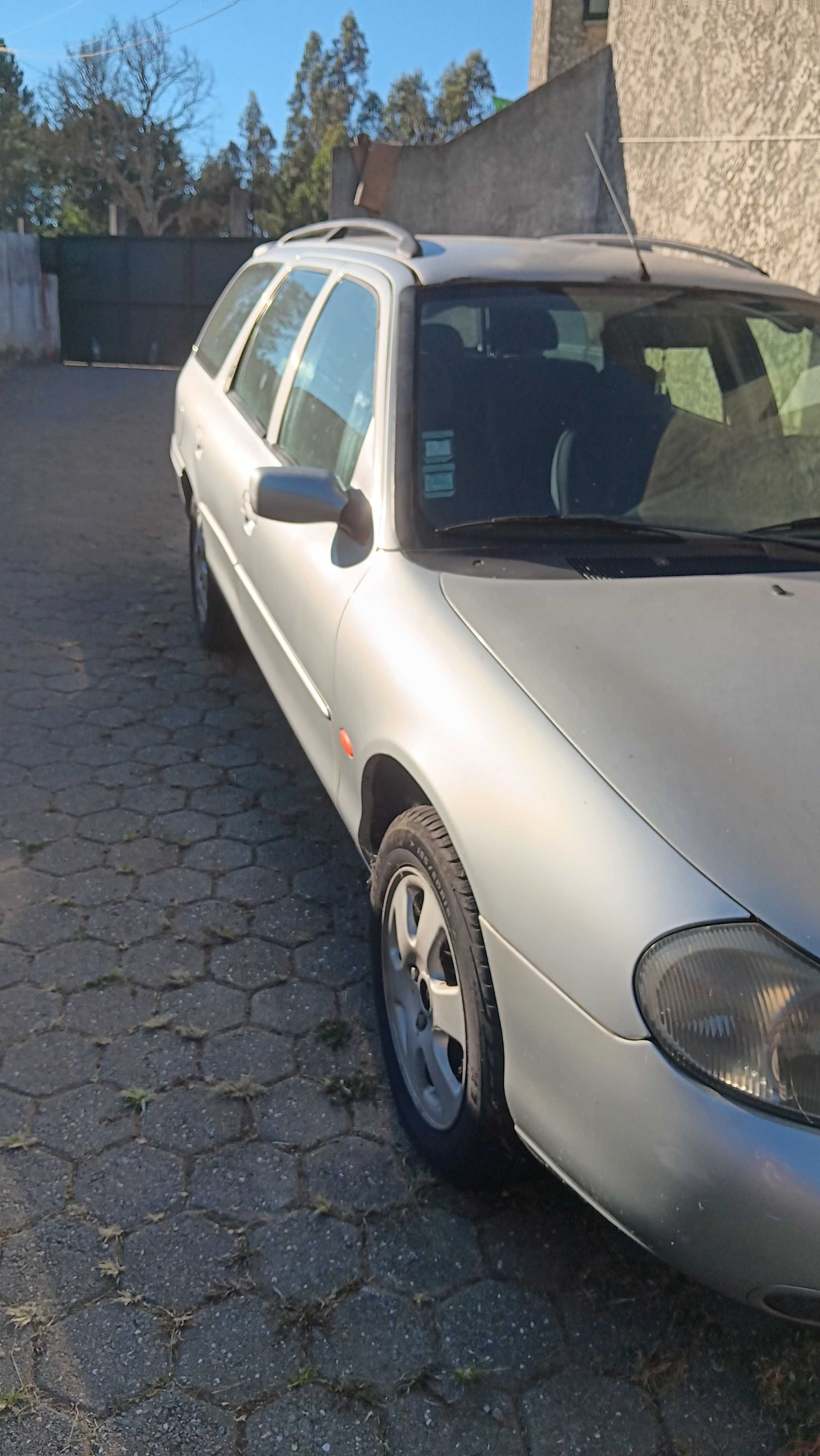 Vendo ford mondeo 1998 avaria na bomba injetora. 400€