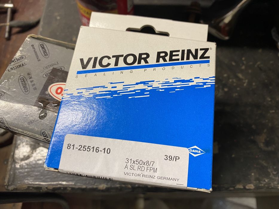 81-25516-10 Victor Reinz сальник коленвала двигателя передний