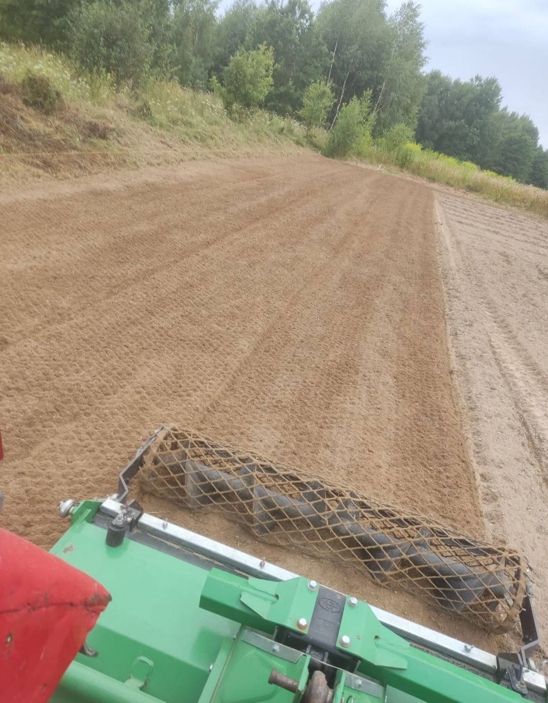 Usługi traktorem z glebogryzarką, minikoparką, miniładowarką Odśnieżan