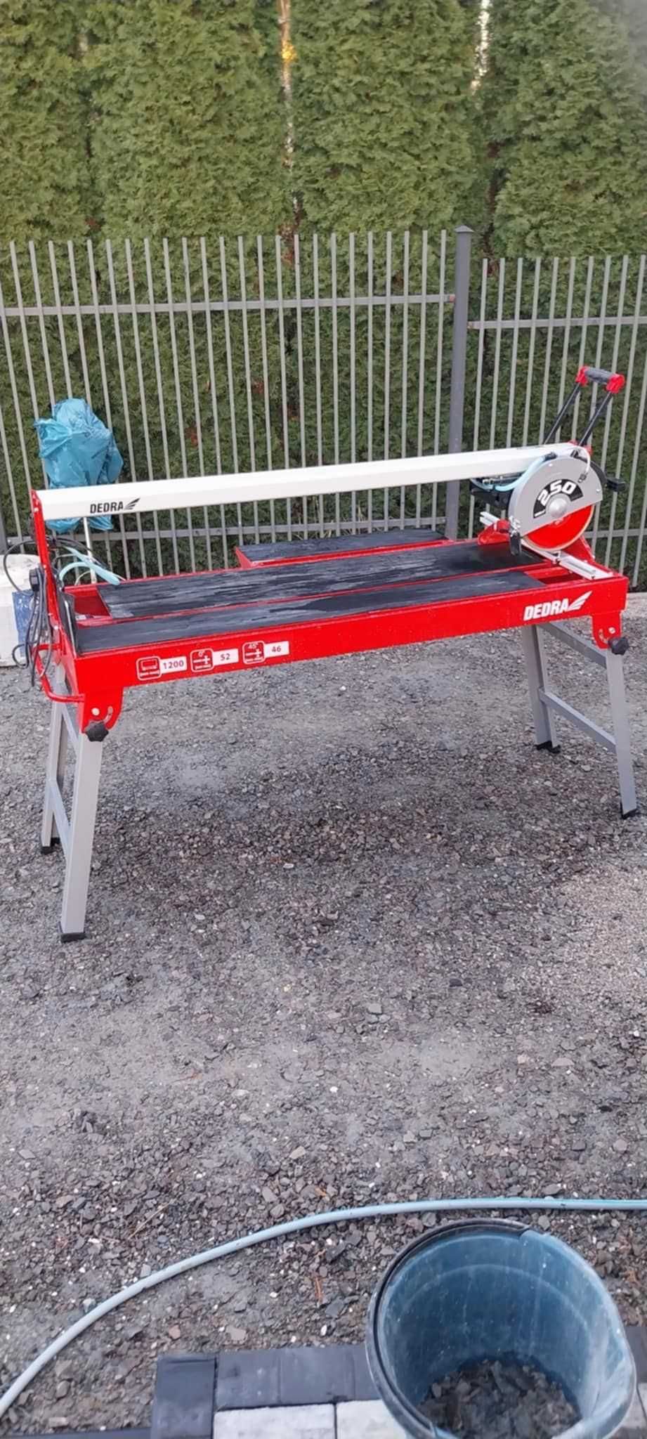 Przecinarka do płytek Dedra 1200w  250x25,5mm max cięcia 1200mm