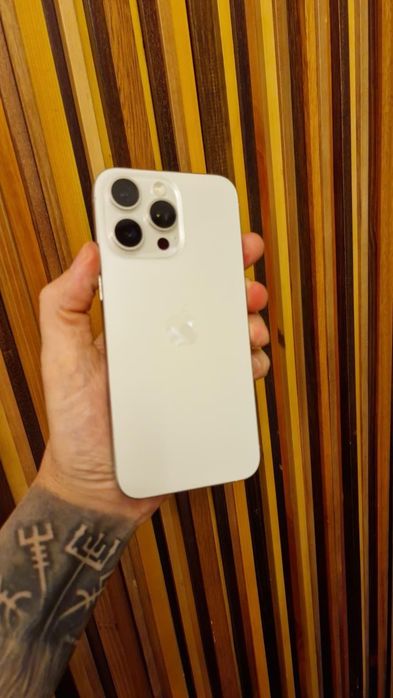 Iphone 15 pro max branco titanium