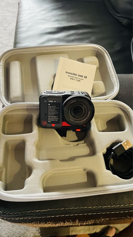Camera insta 360 one R com lente leica