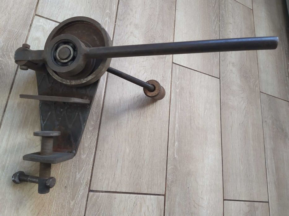 Машинка для выравнивания закаточных крышек