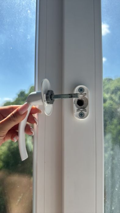 Регулювання  Ремонт Вікон дверей пластикових у Львові комплектуючі