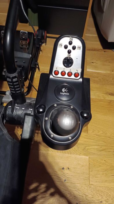 Zestaw Logitech G27. Bardzo dobry stan + Mocowanie na gruby blat