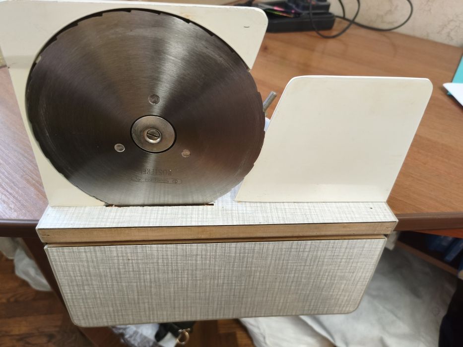 Хліборізка ручна