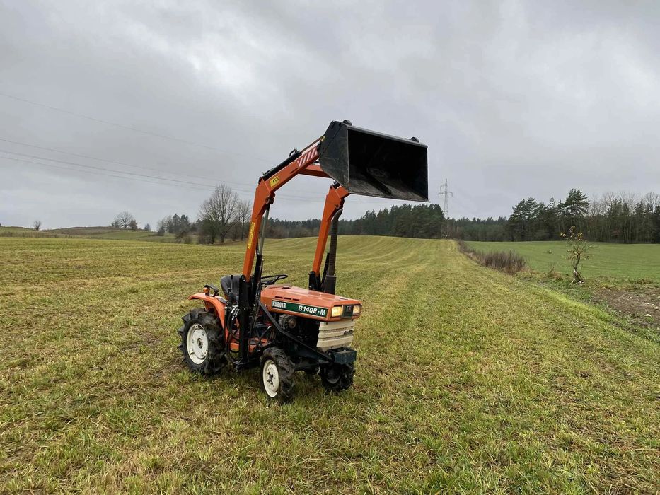 Kubota B1402 - M  Sprzedam Traktorek Kubota B 1402- M 4x4 z Turem 3Sekcyjnym i łyżką