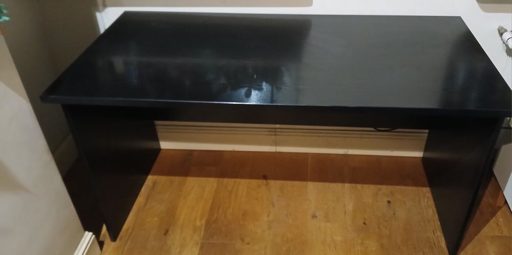 Czarne biurko 140x70