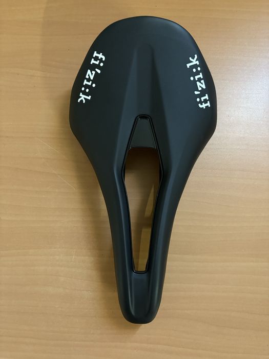 Selim Fizik Argo Vento R5 preto