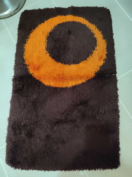 Tapete castanho e laranja 77x47cm