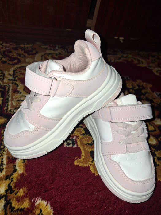 Кросівки для дівчинки