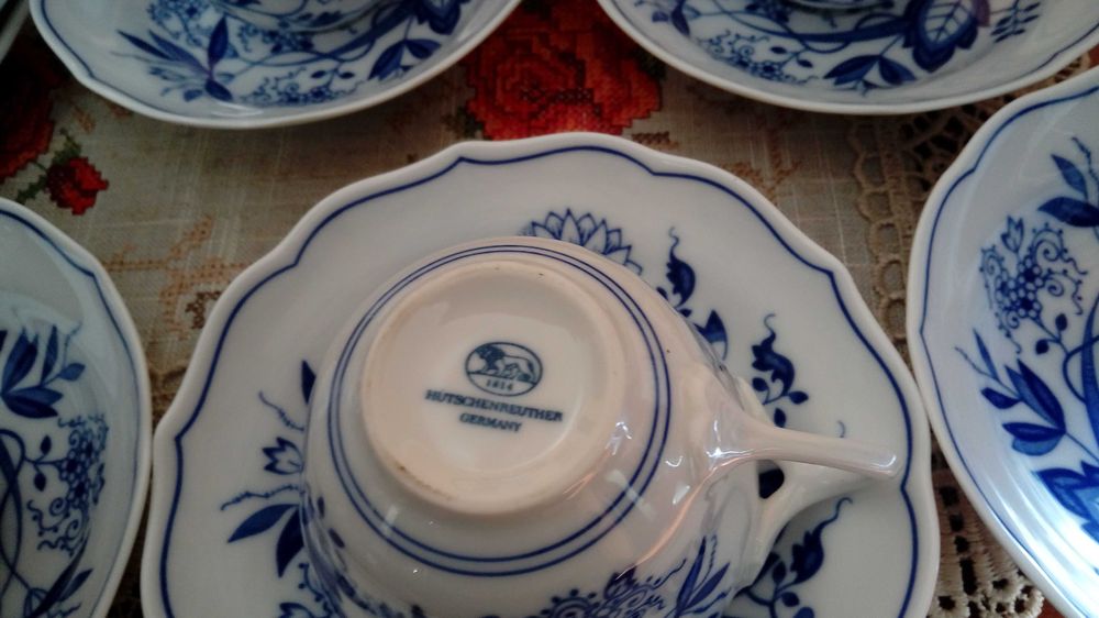 Porcelana,wzór cebulowy,kolekcja,filiżanki,zestaw,talerze